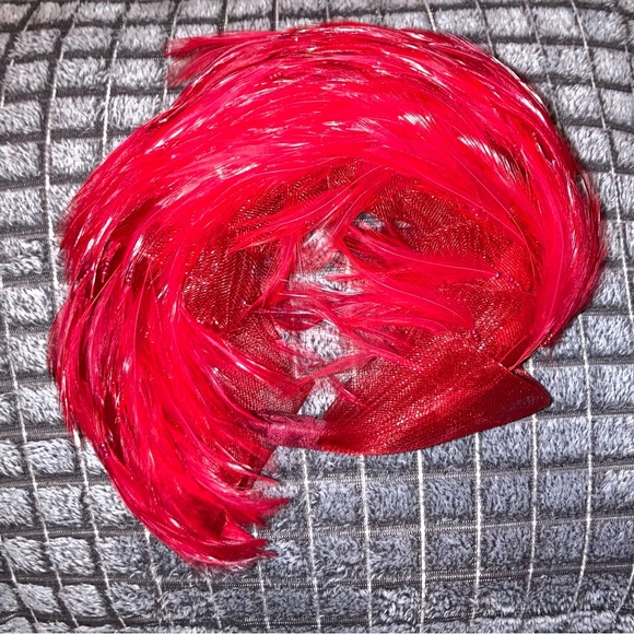 VTG Fascinator Deep Vibrant Red Burlesque Mesh & Feather Tea Derby Gala Wedding - Picture 2 of 7